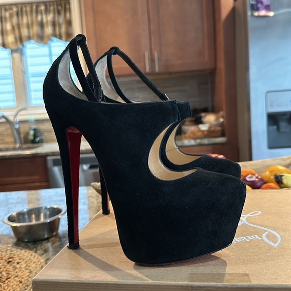 Red bottoms - Picture 7 of 7